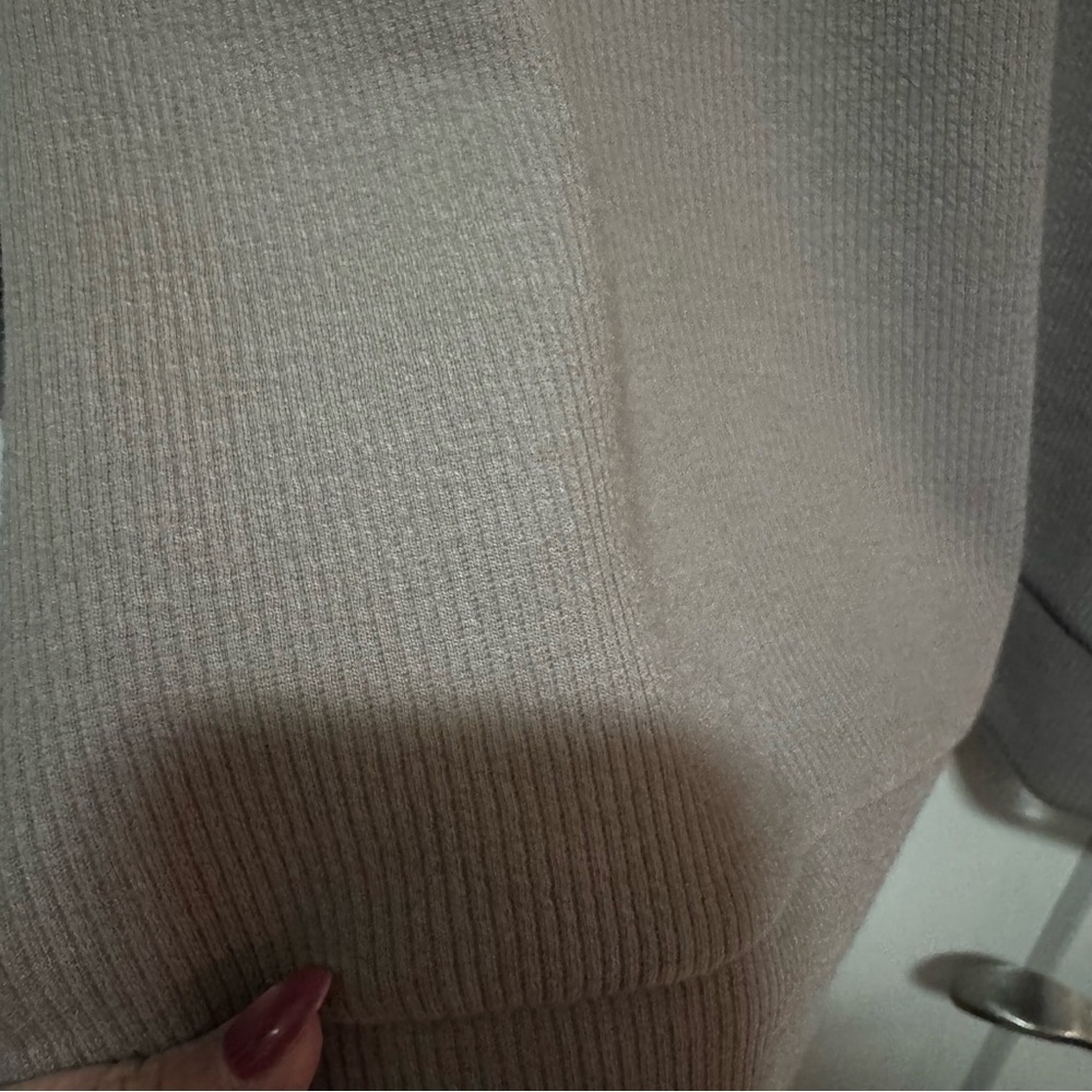 Marc New York / Andrew Marc V-Neck  Relaxed Fit Tunic Sweater - NWT - Picture 5 of 5